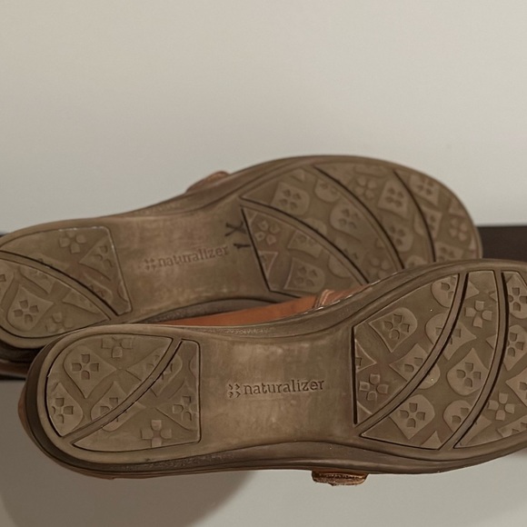 Mary Jane style Naturalizers - Picture 5 of 5